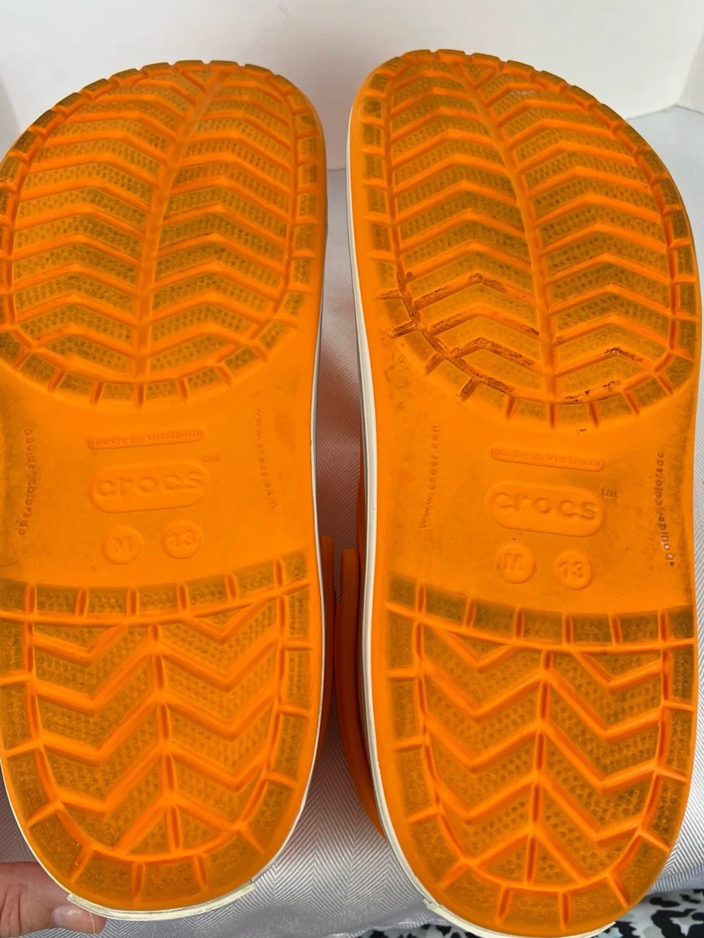 CROCS Crocband in vivid Orange with White-Trim Midsole
